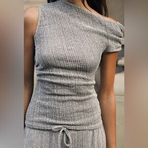 Zara TEXTURED ASYMMETRIC TOP